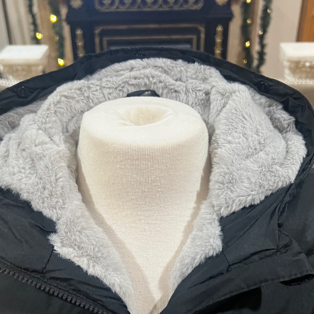 BRAND NEW Lands' End Girl’s Black Puffer Jacket with Hood - Picture 8 of 11